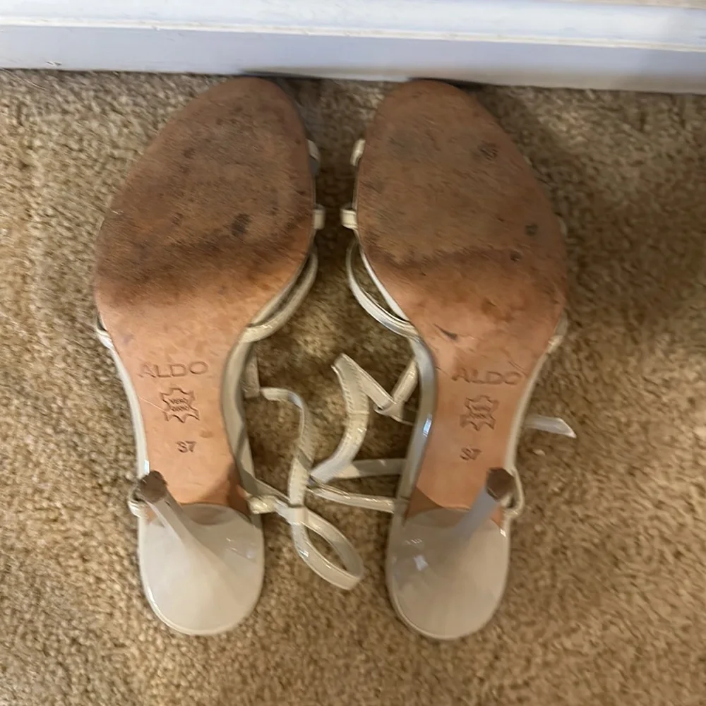 Strappy Aldo sandals! Perfect for spring! 💐🌻🌷 - Picture 4 of 8